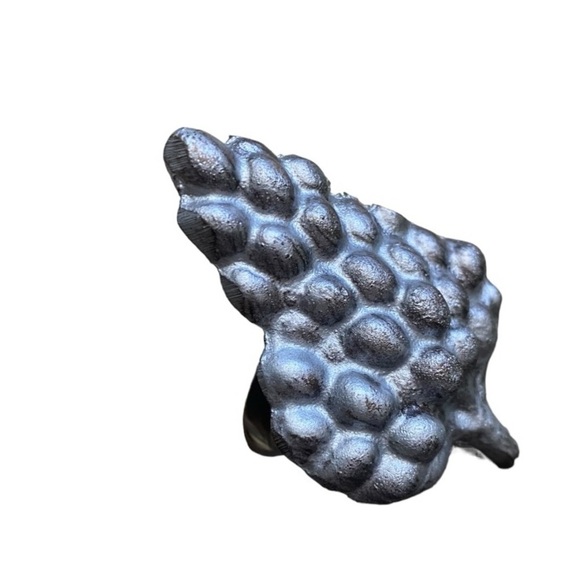 Lot of 7  Silver Tone Wine Grapes Pewter Napkin Rings Holders - Picture 4 of 16